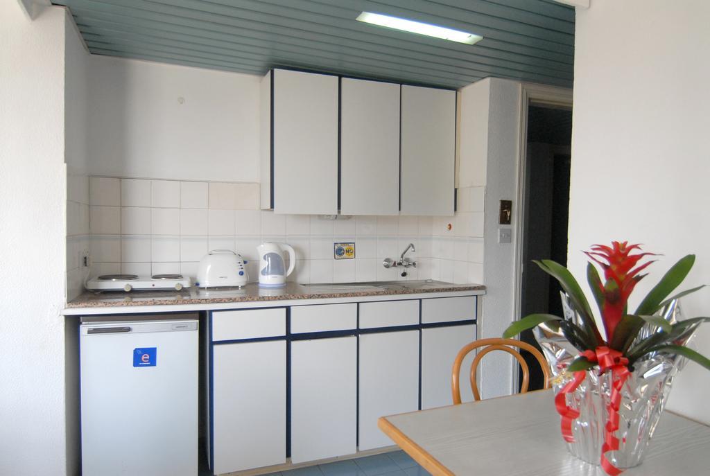 Sunflower Hotel Apartments Larnaca Exterior photo
