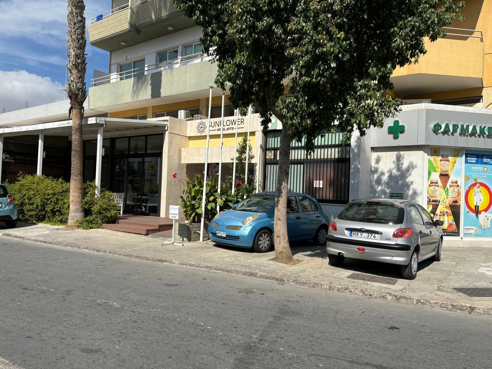 Sunflower Hotel Apartments Larnaca Exterior photo