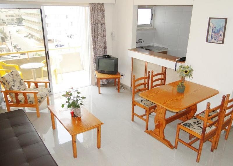 Sunflower Hotel Apartments Larnaca Exterior photo